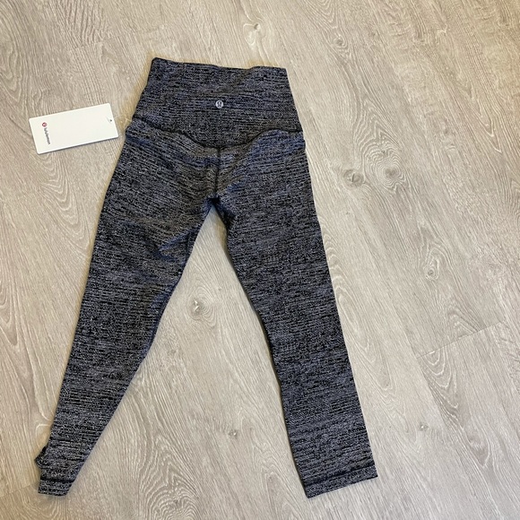 NEW WITH TAGS Lululemon Align Crop 21” Size 2 - Picture 3 of 3